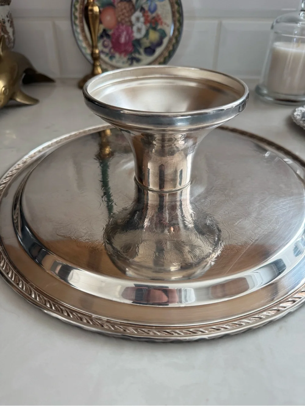 Vintage WM Rogers Silverplated Cake Stand Approx. 12.25” In Diameter X 3.5” Tall